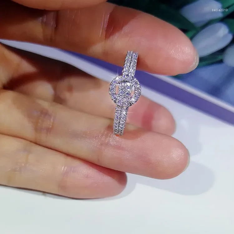 Cluster ringen 925 zilveren mode ingelegde zirkoonring vrouwelijke Japanse Koreaanse versie van vierkante vierklauw flitsende bruiloft gepersonaliseerde sieraden