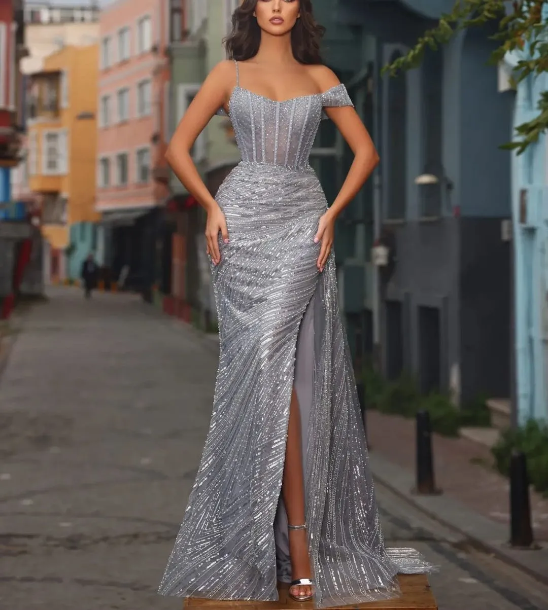 Sirena Vestidos de fiesta brillantes Sin mangas Bateau Cuello Correas Apliques Lentejuelas Hasta el suelo Celebridad Vestido de noche con abertura lateral Vestidos de novia Tallas grandes por encargo