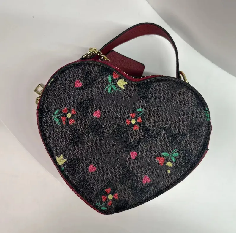 Venta al por mayor bolso de corazón de Lolita Día de San Valentín nuevo lindo elegante bolsos de mujer en forma de corazón bolso cruzado de moda regalo del Día de San Valentín