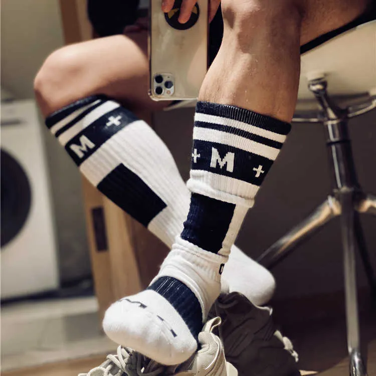 Chaussettes pour hommes Mode Blanc Noir Jaune Bleu Rose Couleur Chaussettes Sexy Hommes Sports Long Tube Football Streetwear Chaussettes Chaussettes Confortables Z0227