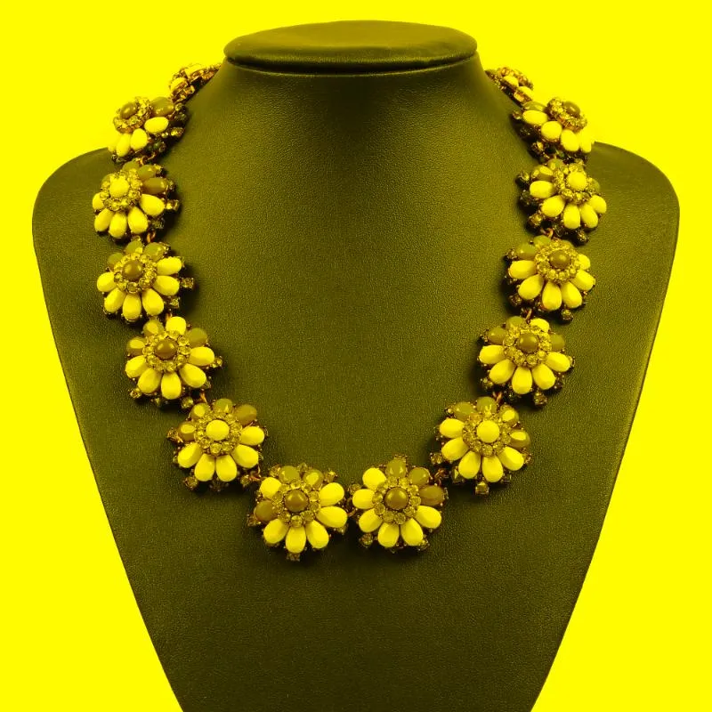 Chains Fashion Brand Design Gold Chain Rhinestone Resin Flower Chunky Statement Bib Choker Collar Necklace For Women JewelryChains