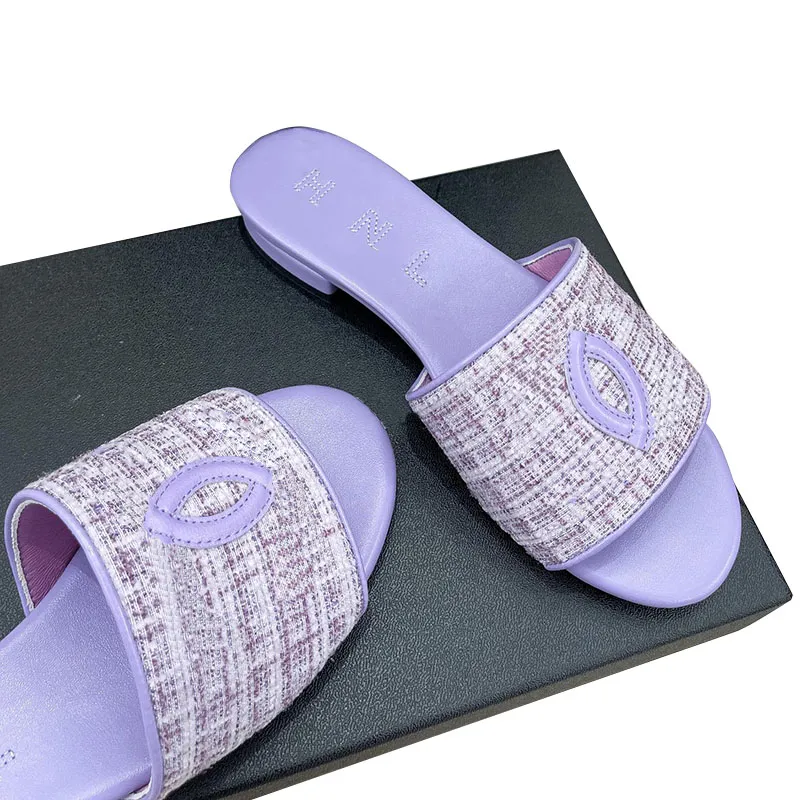 Classic Tweed Sandali da donna Pantofole con tacco piatto Punta arrotondata Ricamo scorrevole con muli con lettere Slip-on Scarpa da spiaggia all'aperto Donna Taglia grande 41 Mulo nero rosa viola