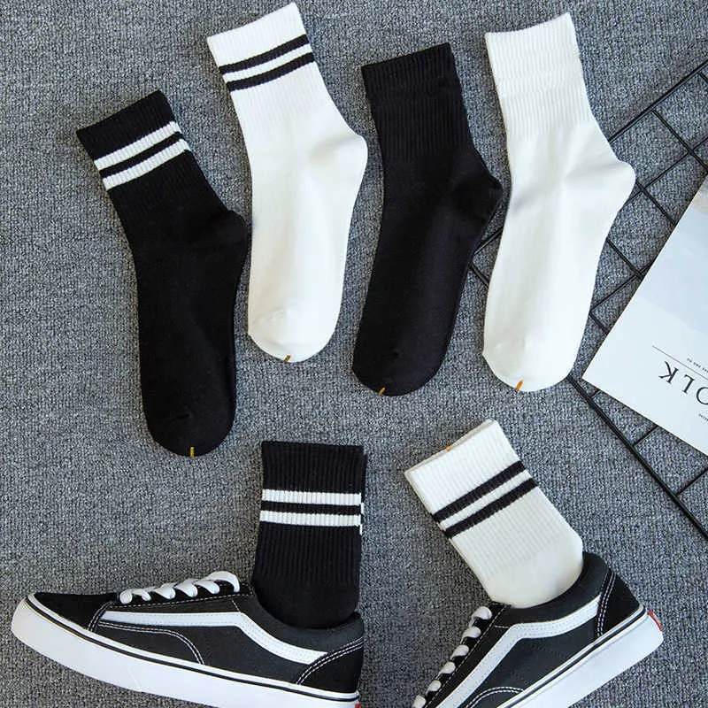 Chaussettes pour hommes Chaussettes unisexes Femmes Hommes Blanc Noir Crew Chaussettes Femme Homme Couleur unie Chaussettes Courtes Chaussettes En Coton Rayé Soks Printemps Été Sox Z0227