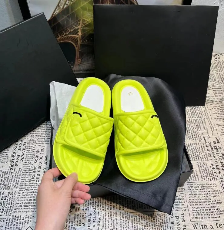 Новые 23ss Designer Slippers Мужчина Женщина слайдер пена бегуна модная скользящая скользкая охерская костяная смола Обувь Blue Sandals