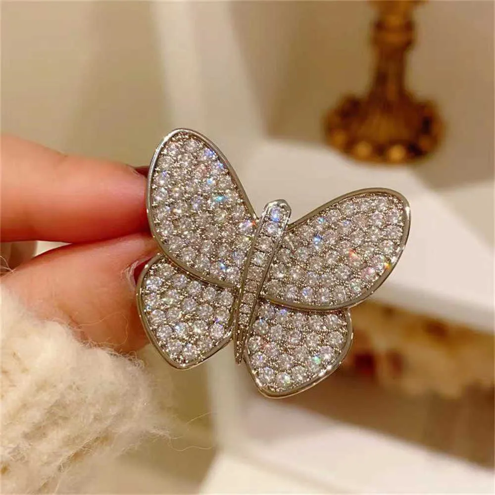 Broches 2023 Corée Élégant Strass Cristal Papillon Poitrine Pins Alliage Accessoires Mode Femmes Serré Corset Bijoux Cadeaux G230529