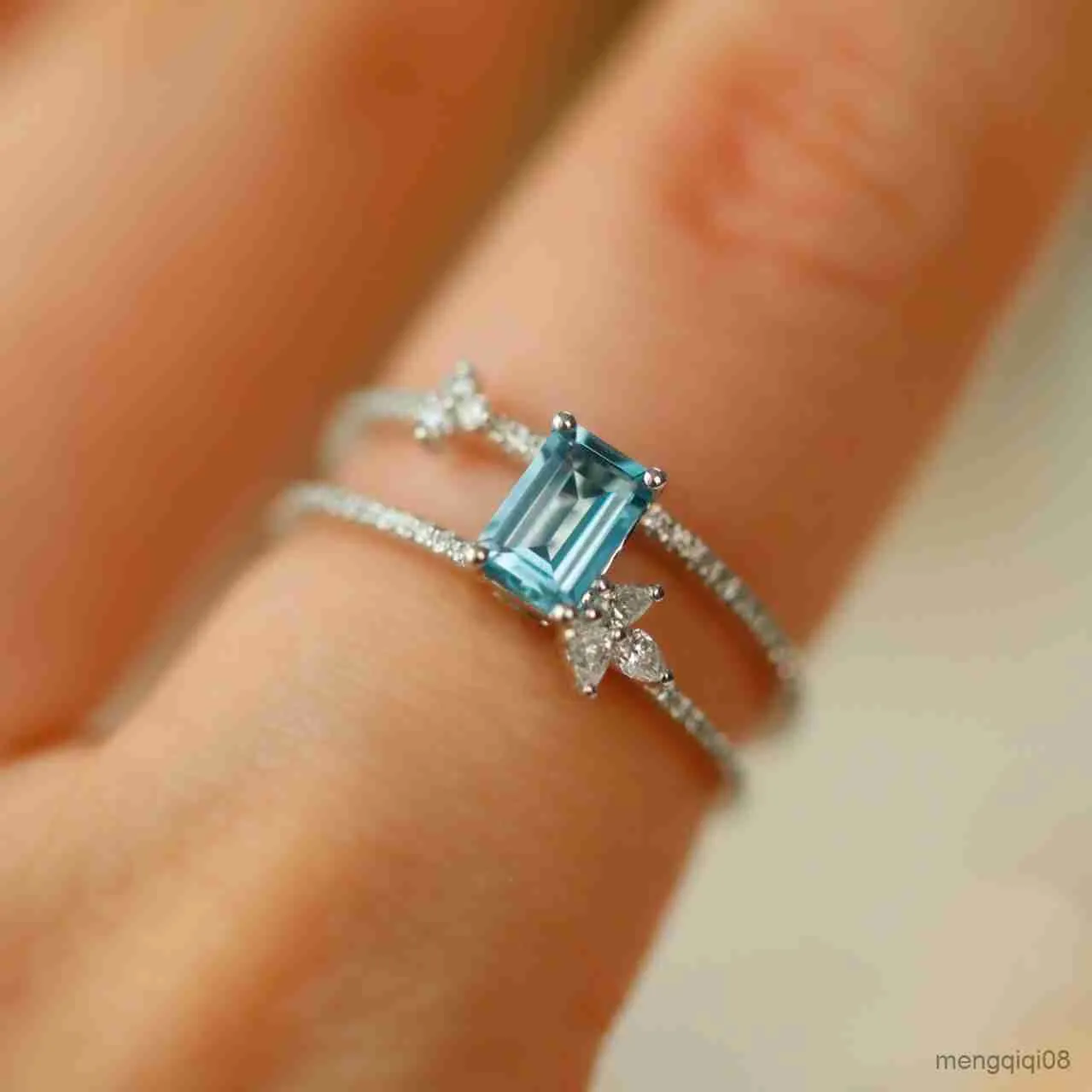 Bandringe Niedliche weibliche hellblaue Hohlring Charm Silber Farbe Offene Hochzeit für Frauen Luxus Quadrat Zirkon Verlobung