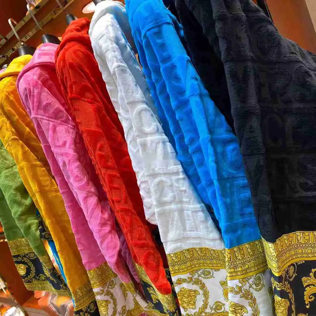 Veet Bathrobe Robe Designers Baroque Fashion Pamas Mens 여성 편지 편지 Jacquard Printing Barocco 프린트 슬리브 Shawl Collar Pocket Belt 100% Cotton2023