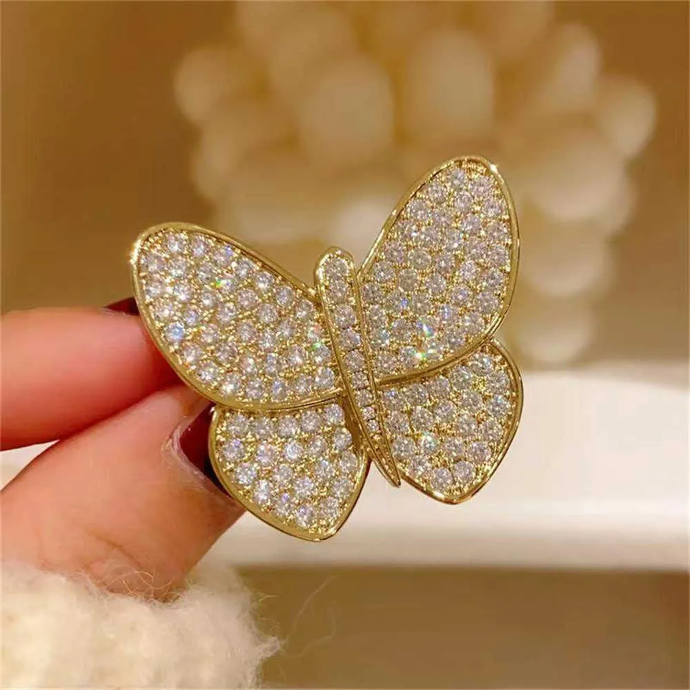 Broches 2023 Corée Élégant Strass Cristal Papillon Poitrine Pins Alliage Accessoires Mode Femmes Serré Corset Bijoux Cadeaux G230529