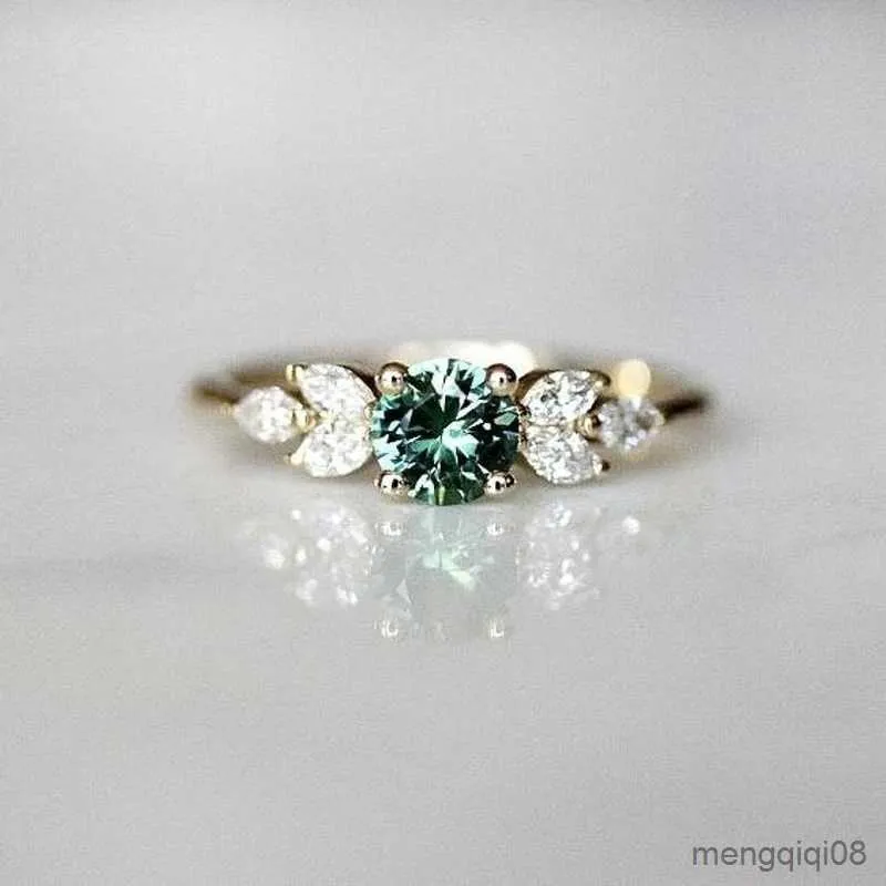 Band Ringen Klassieke Gouden Kleuren Emerald Ring voor Vrouwen Prachtige Metalen Ingelegde Stenen Bloem Verloving Bruiloft Sieraden