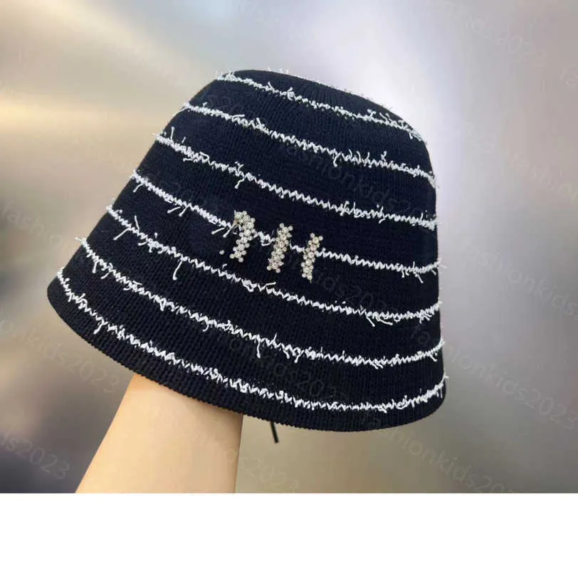 23ss designer cap Women Knitting Wool Hat Black and white stitching Diamond-encrusted letter Bucket hats women hat a1