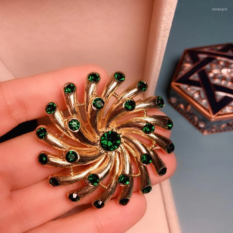 Broches Europese En Amerikaanse Hof Retro Emerald Broche Holle Pins Decoratie