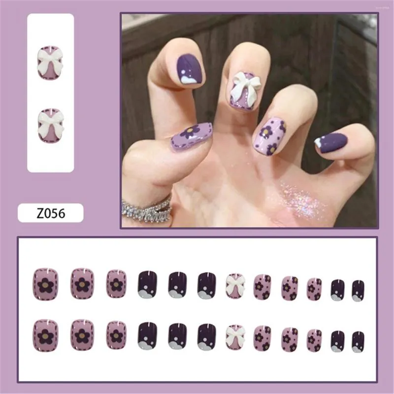Fałszywe paznokcie Wysoka jakość 24pcs Purple Flower Design Zużycie krótkiego akapitu Moda Manicure Patch Zapisz czas