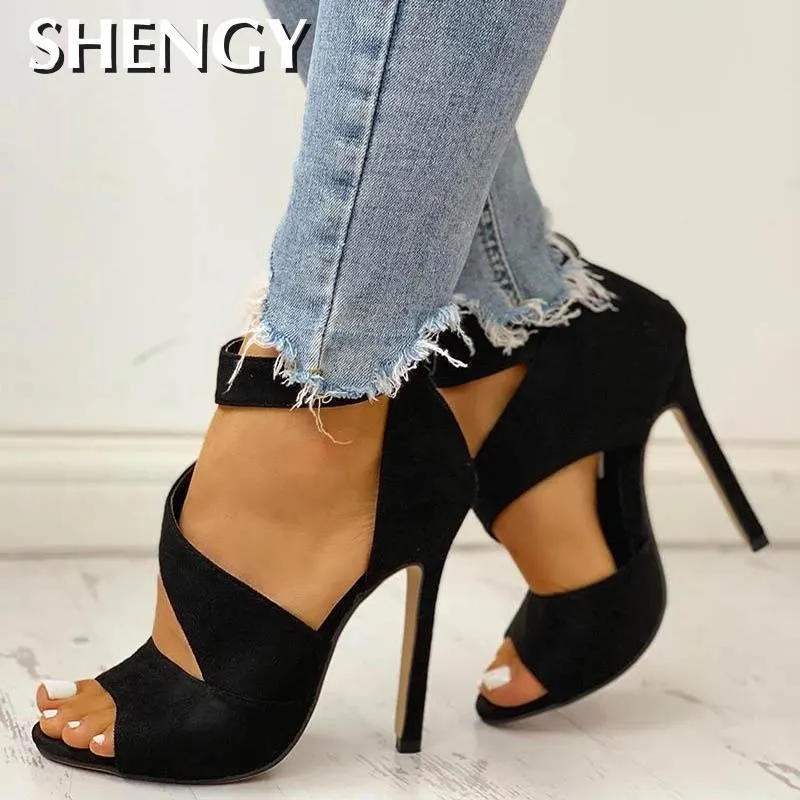 Sapatos hotsell salto fino