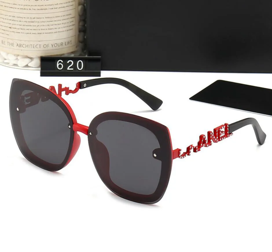 Lunettes de soleil Lunettes de soleil pour femmes et hommes Designer Fashion Model Special UV 400 Protection Letter Leg Double Beam Frame Outdoor Brands Design Alloy Top Sunglasses