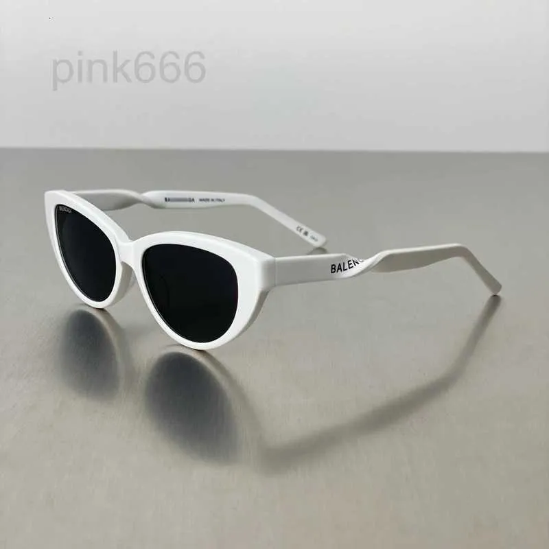 Solglasögon Designer 23 Ny modepersonliga solglasögon, mörka glasögon, mångsidig platta, roterande vridna spegelben Guee