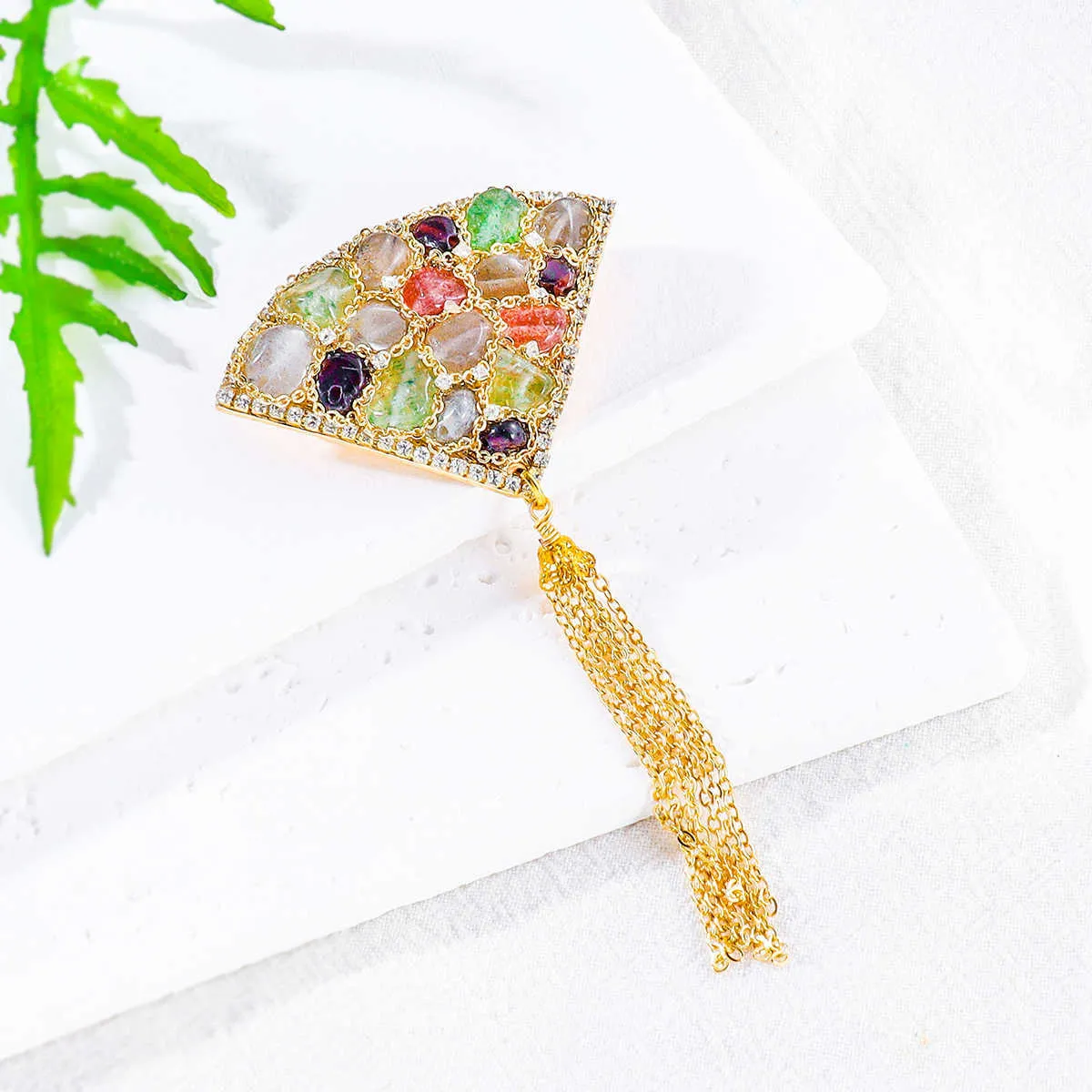 Pins Brooches WEIMANJINGDIAN New Arrival Gold Plated Triangle Shape Simulated Gem Yellow Brown Bread G230529