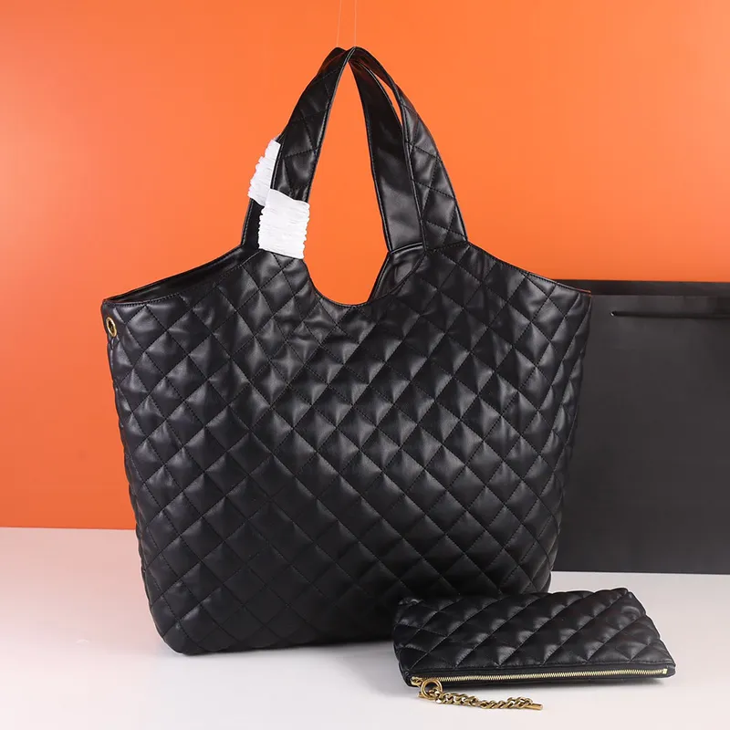 Borsa in pelle trapuntata nera con hardware per lettere grande borsa a tracolla per donne