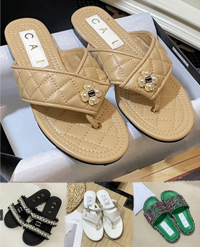 Paris Designer feminino Flippers de moda Moda Luxury Sapatos de couro de borracha de borracha Sandals Sandals Summer Summer praia