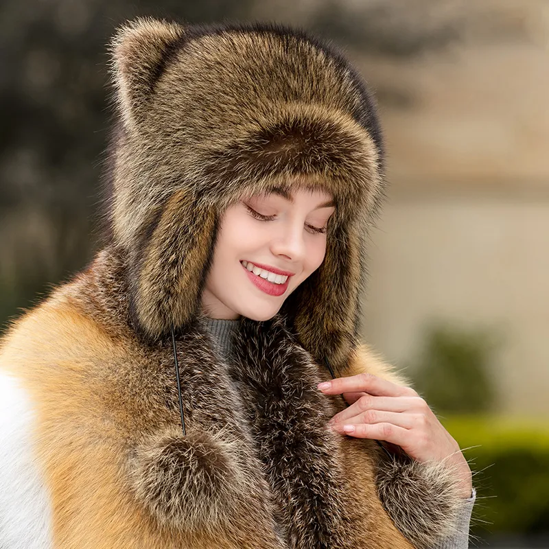 スタイリッシュな女性ロシアの毛皮の帽子 耳のフラップを備えた本物の 