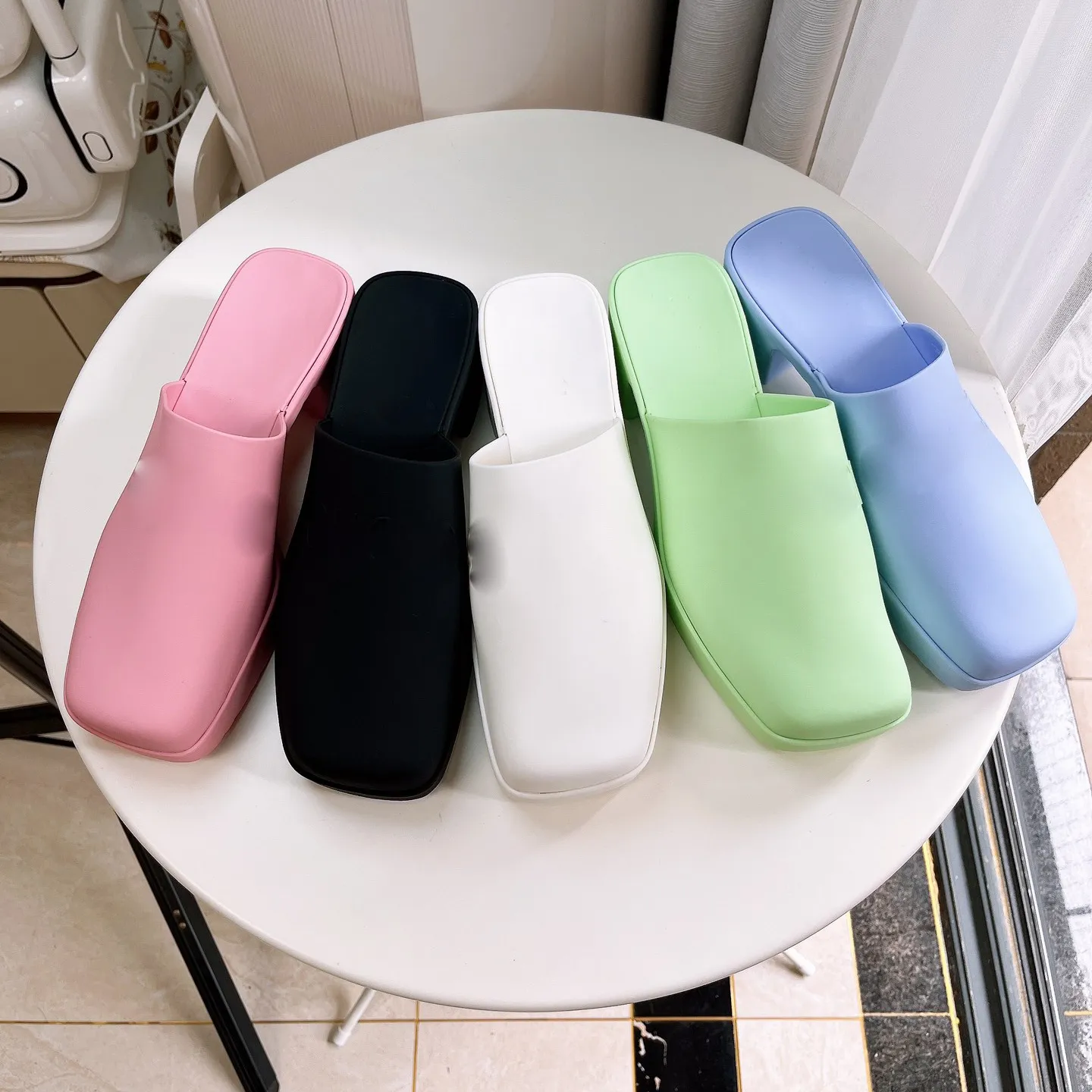 Designer Slippers Jelly Sandals Women Slipper Rubber Sandal Chunky High Heels Platform Slides Alphabet Candy Colors Slide Summer Beach Versatile Styling Shoes