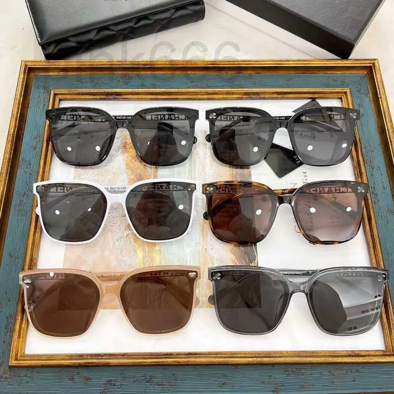 Солнцезащитные очки Дизайнерские маленькие ароматные солнцезащитные очки, простая защита лица, маленькая антильтрафиолетовая бабушка, сеть красного цвета, та же рама для век Rgoo