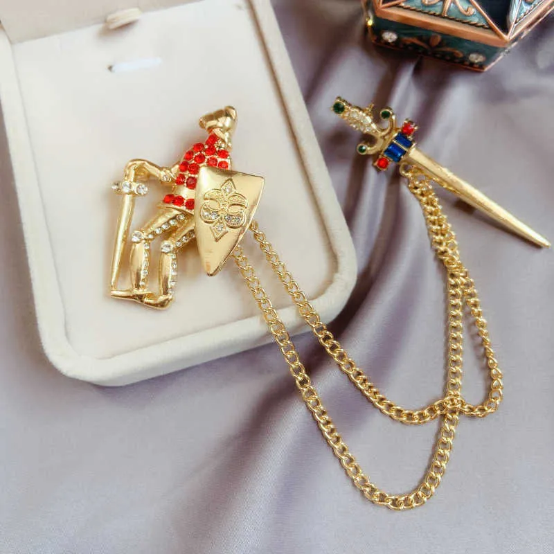 Pins Brooches Retro Women's Knight Sword Baroque Style Tassel Palace Gold Crystal Chain Pin Emblem Neutral brooch G230529