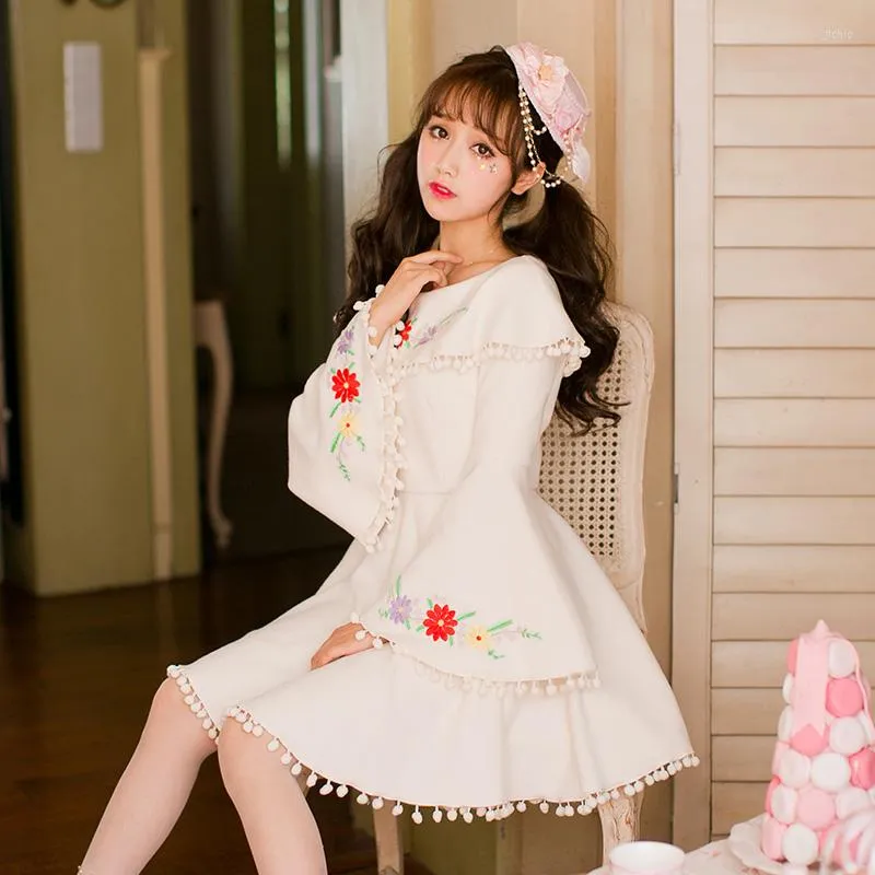 Casual Dresses Princess Sweet Lolita White Dress Candy Rain Mönster Broderi Design Purfle Boat Neck Pagoda Sleeve Japanese C16CD6175