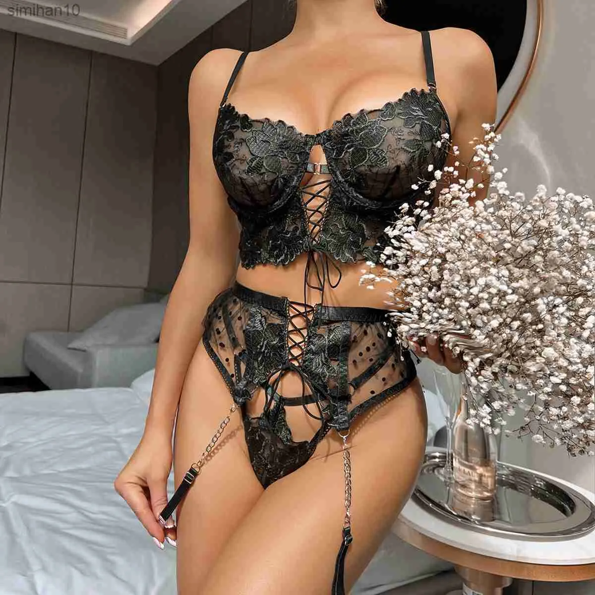 Lingerie de broderie érotique pour femmes Sexy dentelle trois pièces sous-vêtements costume XXX sexe adulte soutien-gorge transparent et tongs jarretelles L230518