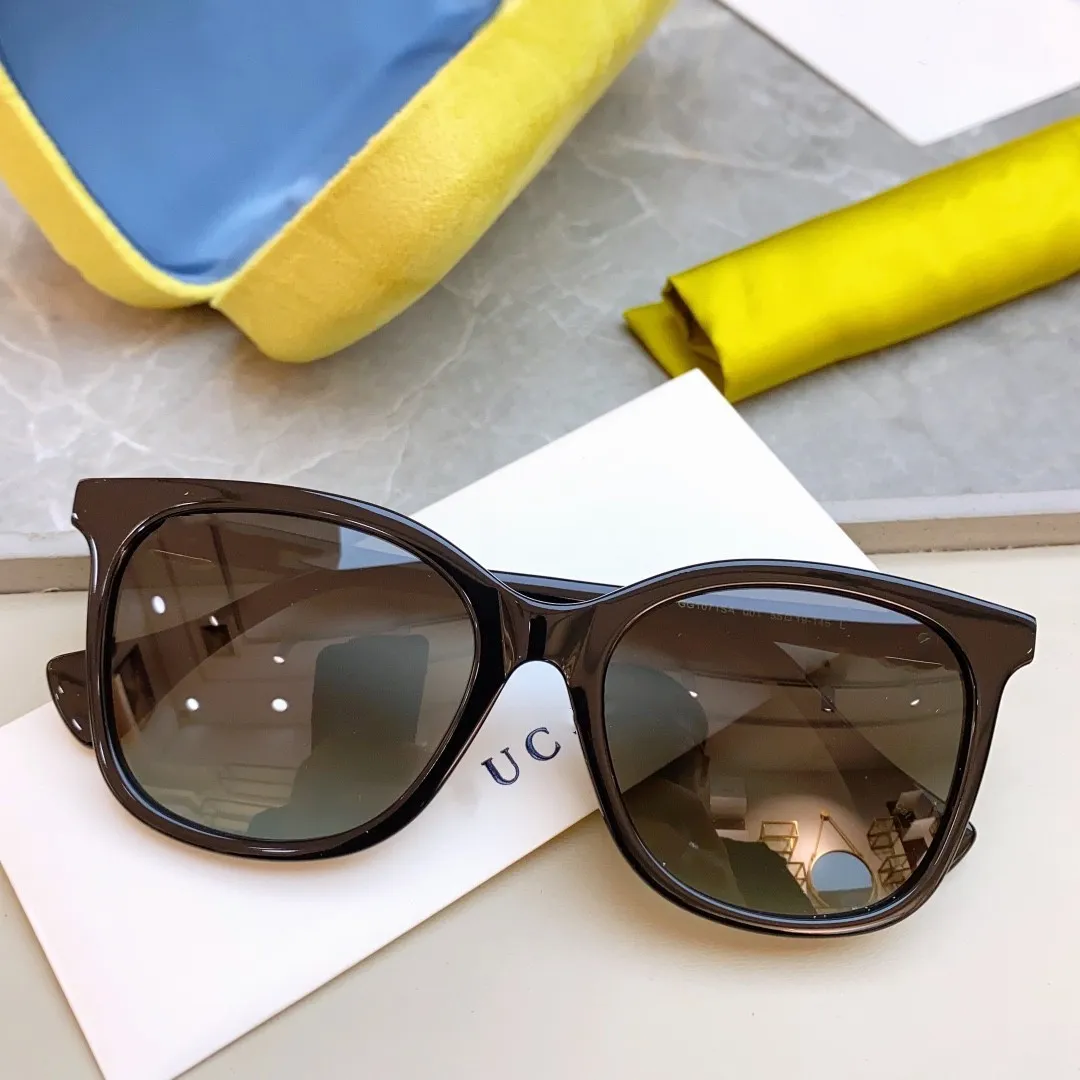 Óculos de sol de luxo populares com lentes de designer, óculos de moda masculina avançada, armação de óculos de sol vintage de metal com caixa