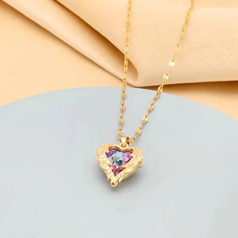 New fashion design dazzling heart-shaped pendant ladies titanium steel necklace