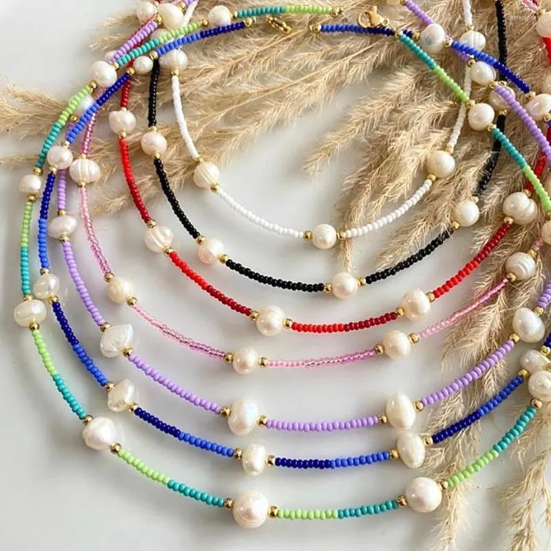 Girocollo 5 pezzi in gioielli estivi boho colorati collana di perline di semi di perle d'acqua dolce con strati di perle per le donne