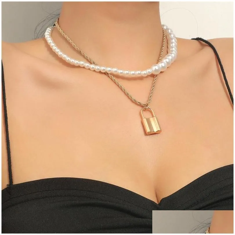 Anhänger Halsketten Lock Shaped Twist Frauen Weibliche Barock Perle Perlen Ketten Dame Doppelschicht Party Kleid Pullover Schlüsselbein Kette AC DHV1O