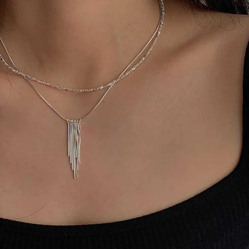 Version coréenne du nouveau pompon en chaîne en os de serpent sterling S925 pour la mode féminine, la personnalité, la polyvalence et le sens haut de gamme du collier en argent cassé