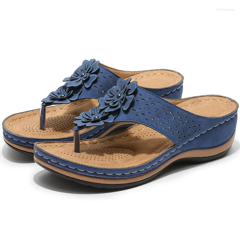 صندل 2023 نساء بوهيميا على غرار الأحذية الصيفية أحذية الكعب الزهور الأوتاد الصندل mujer شاطئ الوجه يتخبط