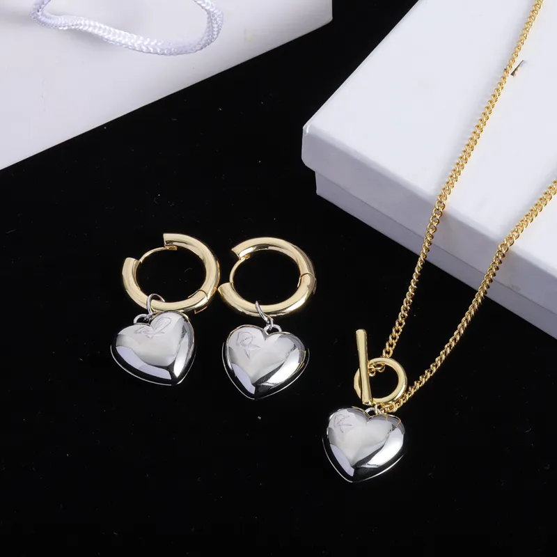 Pendant Necklaces Women Designer Jewelry Heart Letters Necklace With Earrings Casual Womens Ear Studs Accessories Ladies Earings CYG2391236