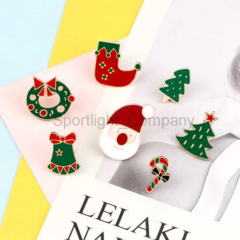 Creative Merry Christmas Brosches Cartoon Santa Claus Wreath Tree Candy Sock Bells Emamel Lapel Pin Badge Jewely Nyårspresenter