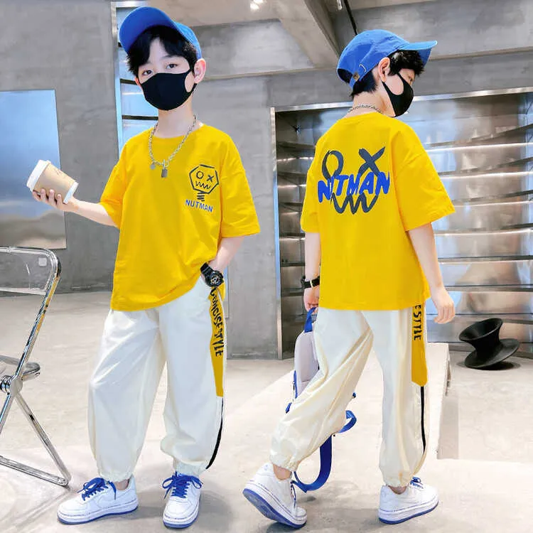男の子の半袖2023新しい韓国語バージョンサマースーツミディアムからラージチルドレンズTシャツ蚊のプルーフパンツ2ピースセット