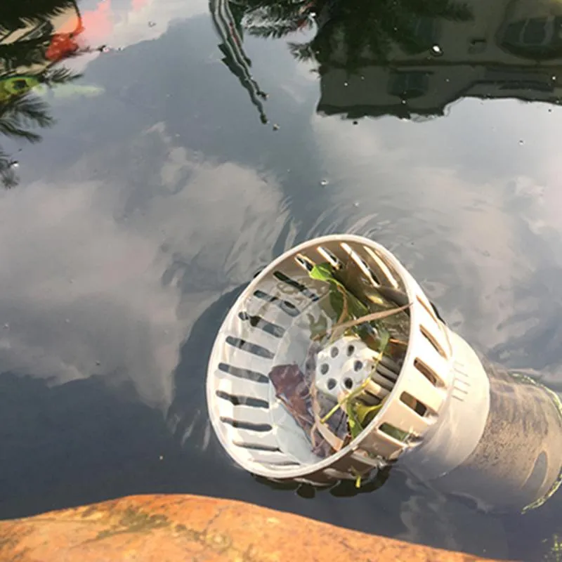 Verwarming inlaat van de Koi Fish Pond.Grote visvijvertuinfiltertank voorkomt dat vissen binnenkomen.Skimmer for Seafood Pond Filter