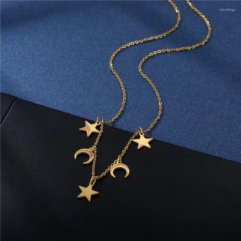 Collares pendientes Simple acero inoxidable Color dorado Luna estrella collar de alta calidad moda Navidad media luna hueca para mujeres