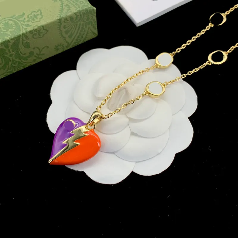 Новое роскошное дизайнерское ожерелье сердца для женщин Модные ожерелья для любви бабочка на заказ подвеска Классическая G Золотая цепь для мужчин D2306022S