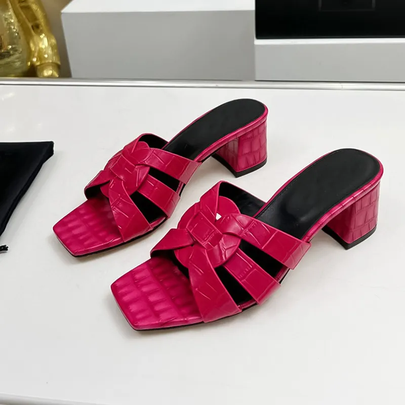 Con scatola 2024 Estate Nuovo Scava Fuori Pantofole Sandalo In Pelle All'aperto Spiaggia Designer Scarpe Da Donna Taglie 35-43 + Scatola 5217