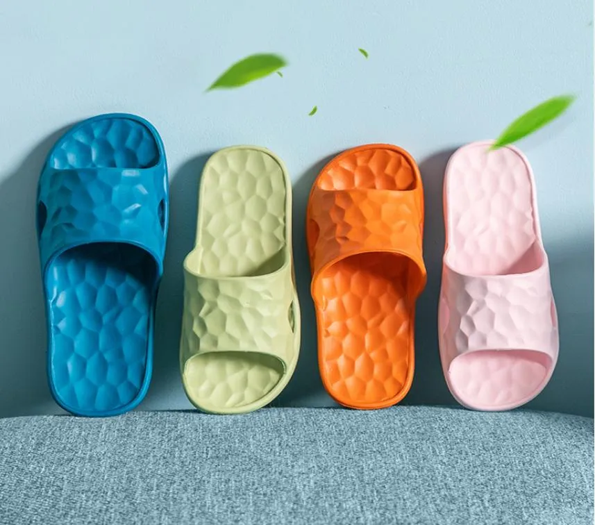 Summer Style Water Cube Rubber Slippers For Ladies For Couples Non Slip