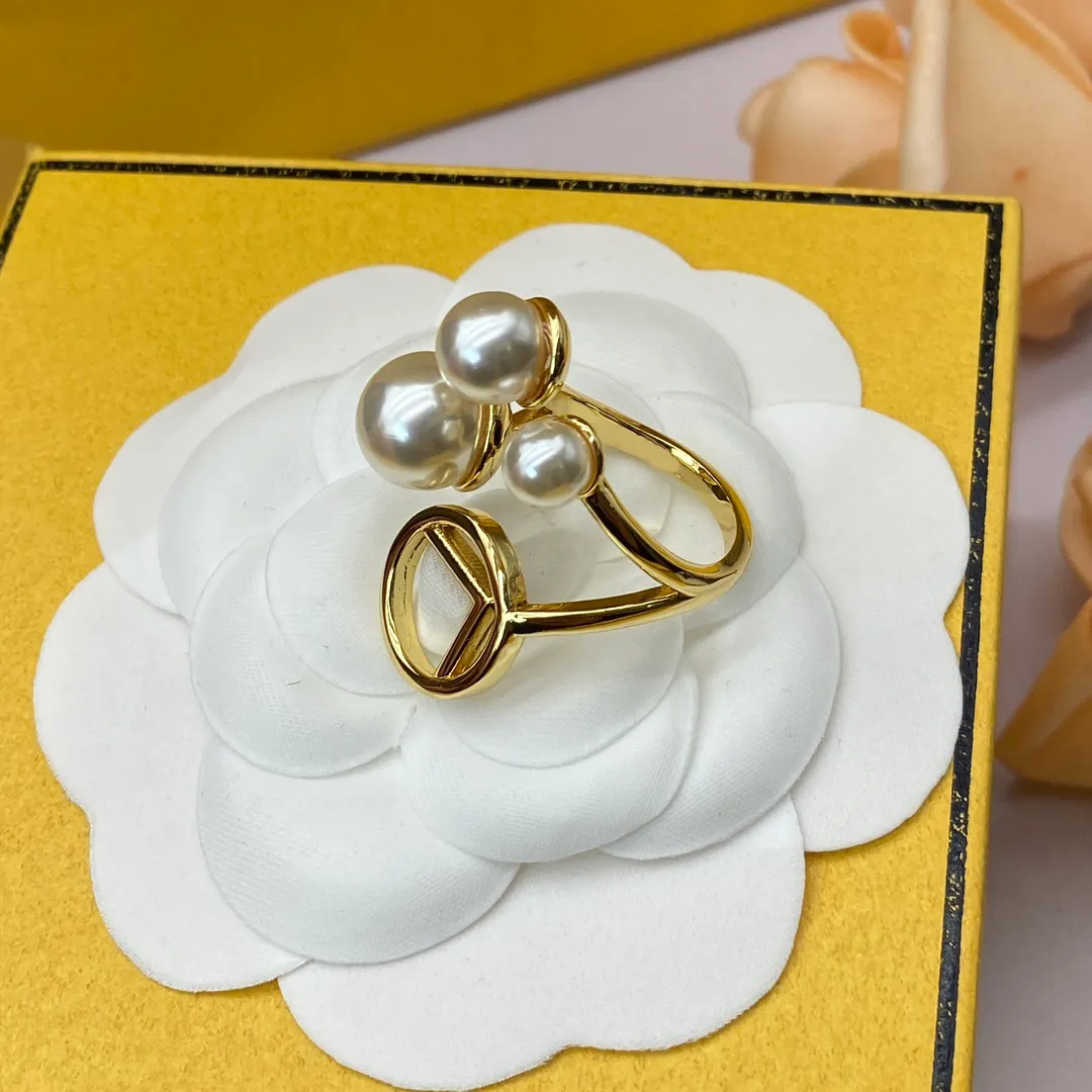 Сделано в Италии дизайнер F Ring Pearl Hollow Gold Gold Letter Love Ring