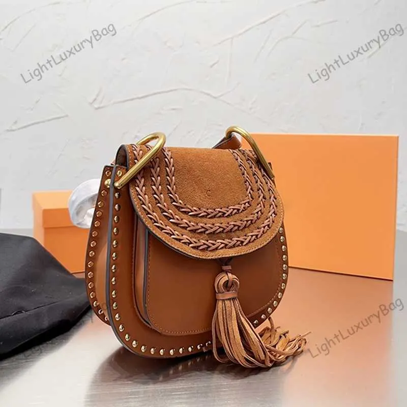 Designer Saddle Bag Classic Travel Crossbody Bag High Quality Leather Shoulder Bags Fashionable Tradition Rivet Tassel Style Female Purses 230601