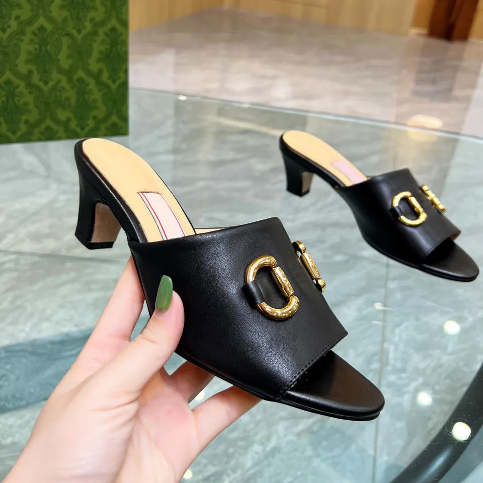 Designer feminino sandália grossa slides de sandálias de verão Sapatos de boate do escritório de festa de alta qualidade de alta qualidade de couro real de couro casual com caixa 10a