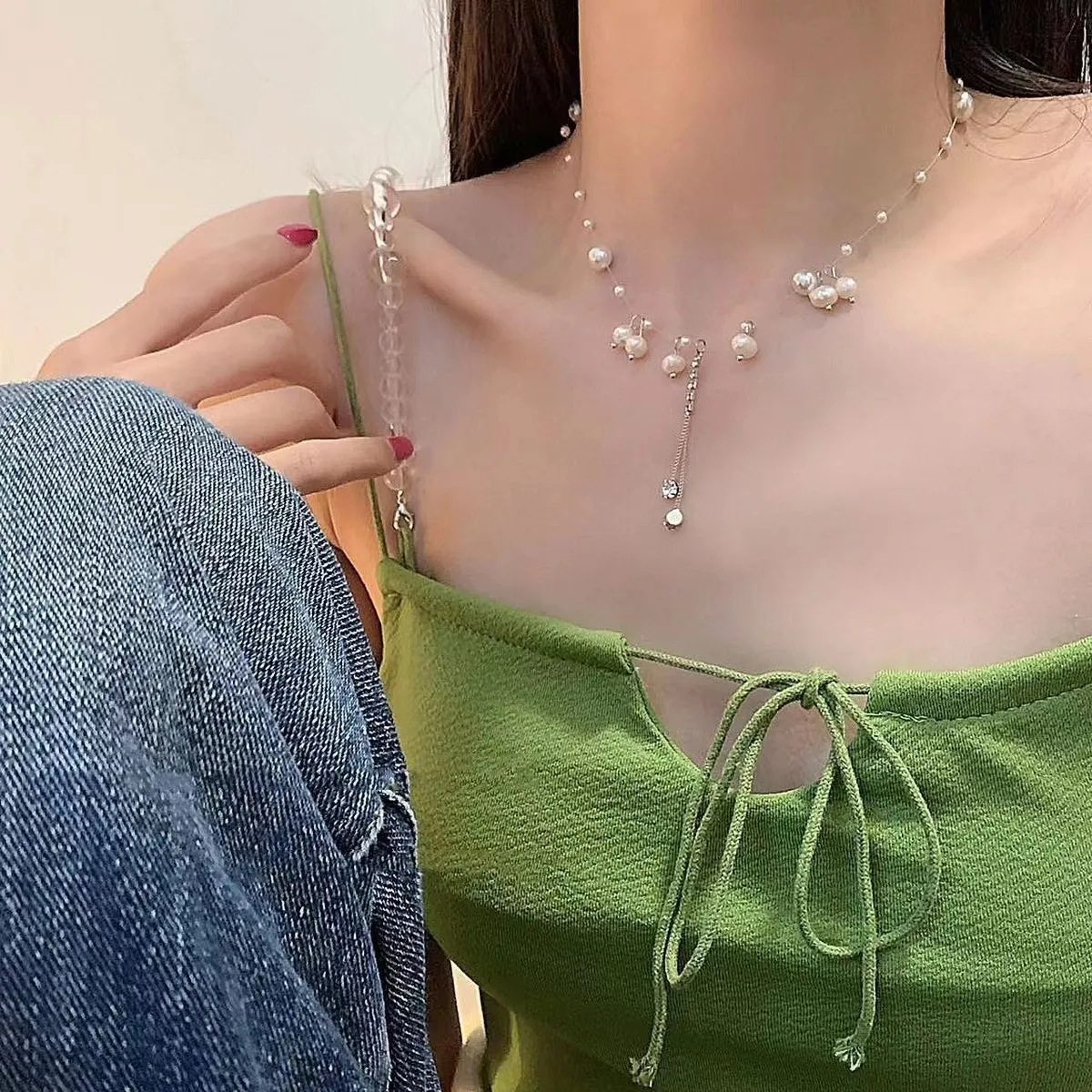 Collana di perle di lusso leggero da donna con design di nicchia, cuore d'amore, nappa, catena di clavicola, versatile collana a farfalla di fascia alta