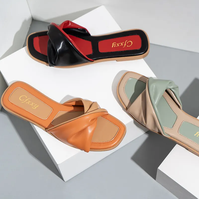 Femmes pantoufles chaussures d'été pour tongs en caoutchouc diapositives plage Designer sandales plat 2023 sur plate-forme tongs Sabot luxe