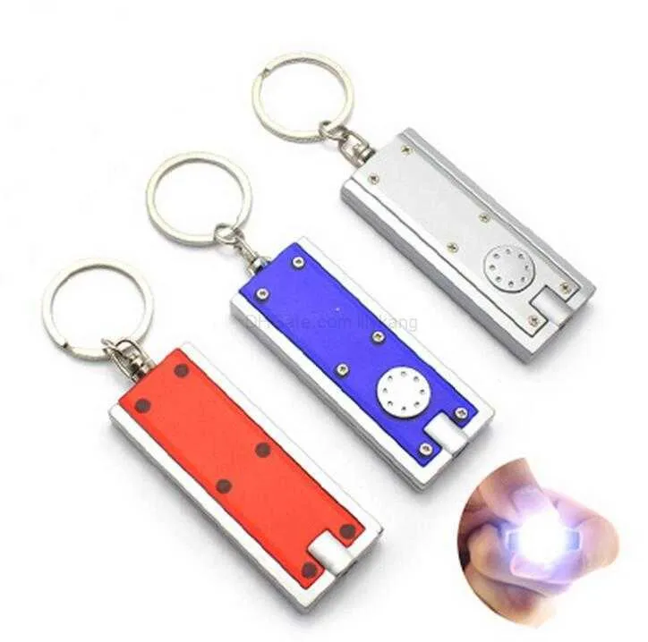 200pcs LED Camping Keyring Flash Light Torch Ceychain مصباح المفتاح سلسلة المفاتيح في الهواء الطلق LED سلسلة مفاتيح المصباح الترويجي هدية إبداعية شحن مجاني