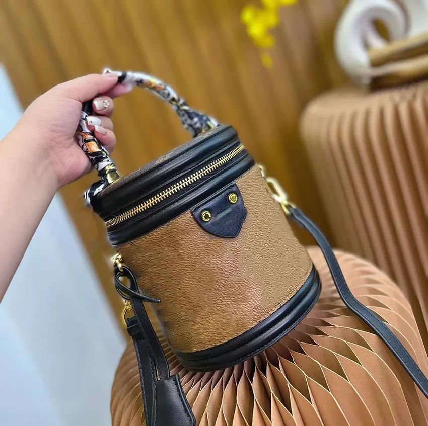 Tasarımcılar kova çantası lüks kadın çantaları zengin fıçılar gerçek deri klasik presbyopic el çantaları petit noe modelleme crossbody