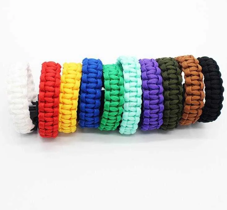 How to Make Flip Flop Friendship Bracelets - DIY Gifts for Family & Friends